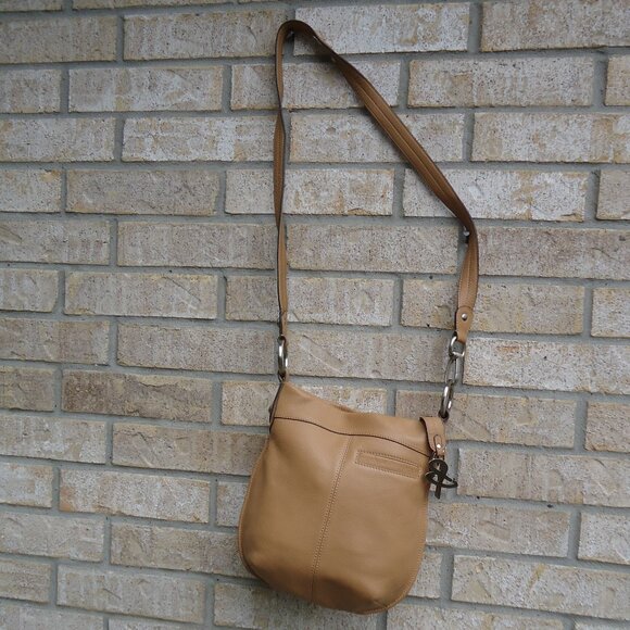 B. Makowsky designer pebble leather crossbody bag/ purse. - Picture 3 of 16